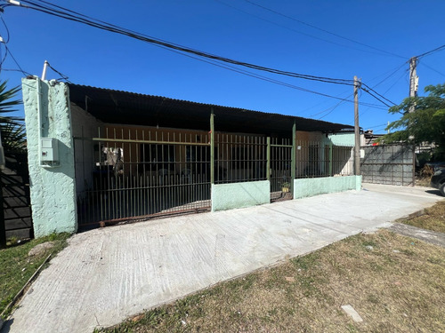 Se Venden 2  Casas En Un Mismo Padrón Con Entrada Individual, Una Con Piscina, Barrio Laures - Las Piedras-