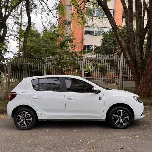 Renault Sandero 1.6 Intens / At