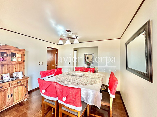 Amplia Casa En Sector Residencial Con Acceso Controlado