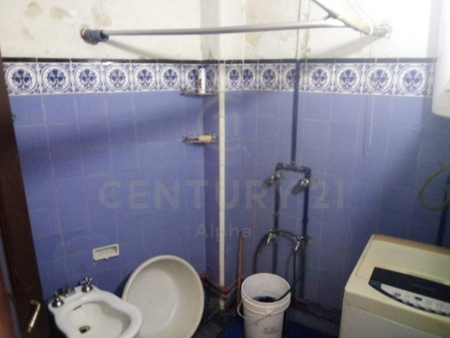 Oportunidad, Casa De 2 Dormitorios Para Reciclar En Tres Cruces