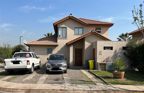 Casa En Venta De 3d 3b Colegio Highlands Chicureo