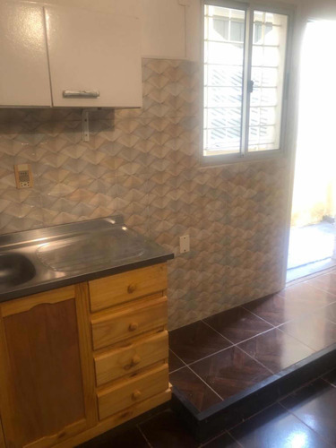 Alquilo Apto ,dormitorio, Cocina, Baño $ 12000 Gc $ 1400 Incluye Ose E Impuestos De Puerta, Garantias ,anda,porto Seguro.