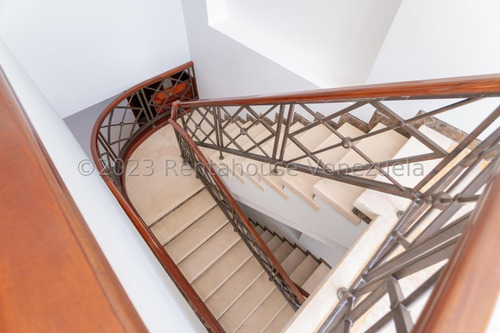 Vendo Apartamento Penthouse Varios Niveles Altamira Yf