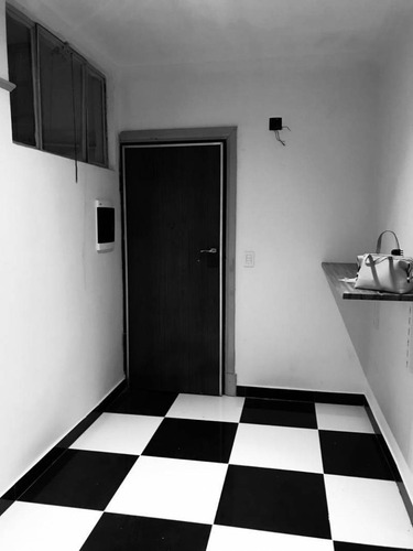 Venta. Departamento 3 Ambientes. Peron Y Libertad. Negociable.