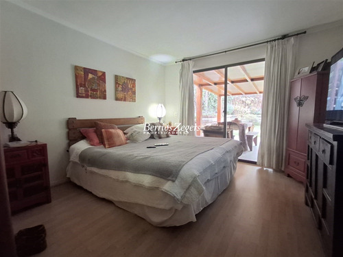 Casa En Venta De 4 Dorm. En Lo Barnechea Jumbo Pie Andino