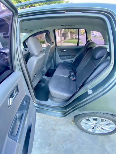 Volkswagen Suran 1.6 Highline 101cv