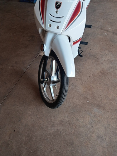Imagem 1 de 7 de Bull Khrisma 50cc
