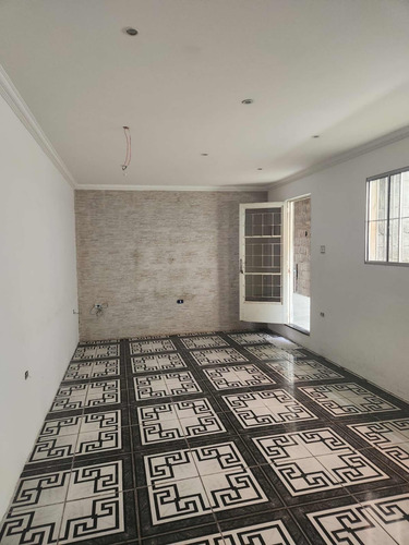 Casa Térrea Com 02 Quartos E 02 Vagas De Garagem