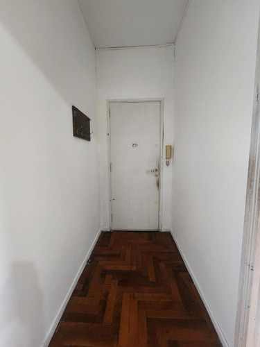 Oportunidad En Almagro. Departamento De 3 Ambientes Con Terraza De Uso Común.