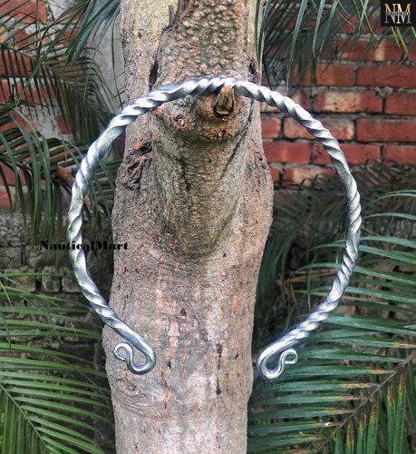 Nauticalmart Collar De Hierro Medieval Torque Celta Torc A Y