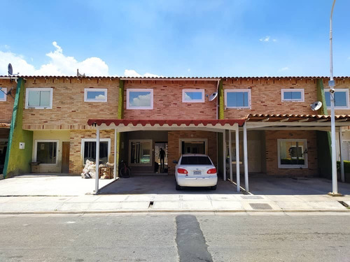 Imagen 2 de 23 de Townhouse En Venta En Av Aragua, Urb Karol Home. 04121994409