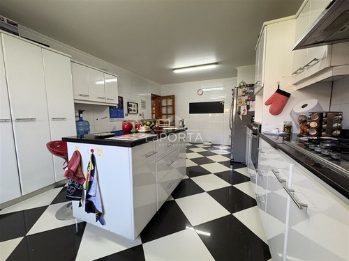 Gran Casa / Colina-lo Pinto-chicureo / Condominio Cerrado