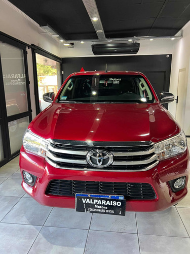 Imagen 2 de 21 de Toyota Hilux 2.8 Cd Srv 177cv 4x4 At
