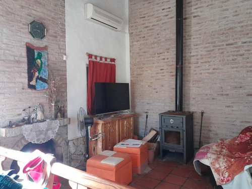 Casa En Venta - 2 Dormitorios 1 Baño - 5.000mts2 - Coronel Brandsen