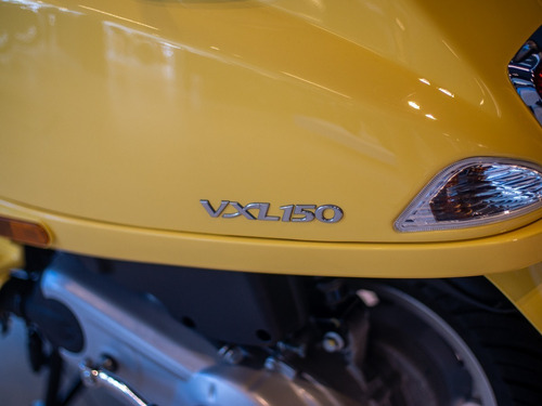 Imagen 11 de 15 de Vespa Vxl 150 Amarilla 0km Reserva Hoy Toma Usados