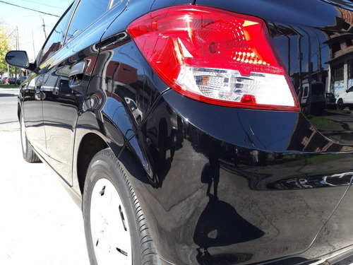 Imagen 8 de 14 de Chevrolet Onix 2017 1.4 Joy Ls + 98cv