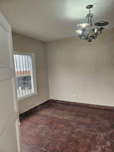 Solo Venta. Casa 4 Ambientes Con Quincho Y Parque