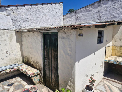 Casa En Venta - 2 Dormitorios 1 Baño - Cochera - 213mts2 - Mar Del Plata