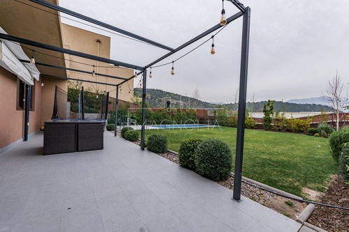 Casa En Venta De 4 Dorm. En Lo Barnechea