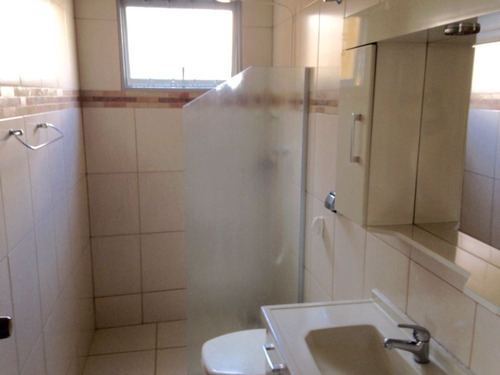 Ótima Casa Térrea 2 Dorm Jardim Novo Mundo