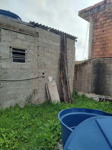 Terreno Com Um Cômodo E Banheiro