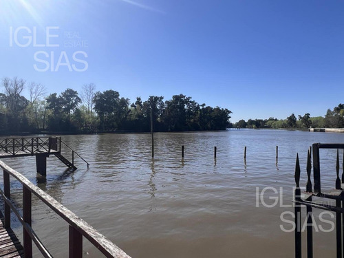 Casa Sobre El Río En Dique Luján