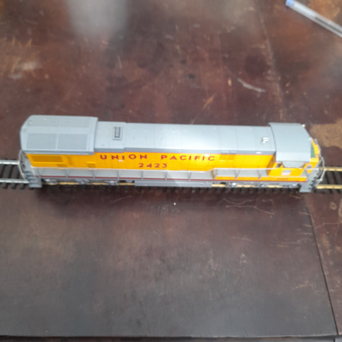 Imagem 4 de 7 de Locomotiva Ho Ge C30-7 Up 2423 Atlas 9 Polegadas /13