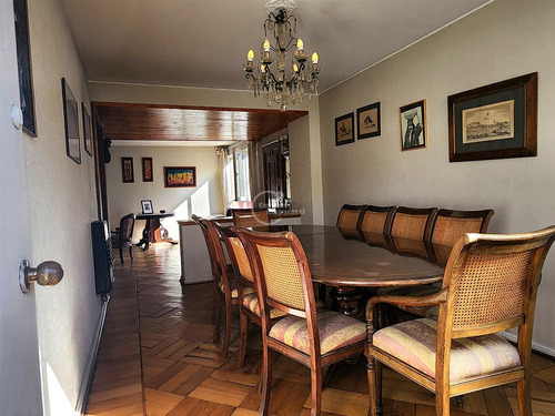 Casa En Venta De 5 Dorm. En Las Condes