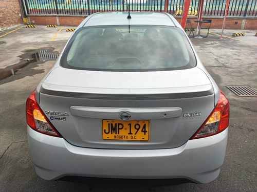 Imagen 8 de 15 de Nissan Versa Mt 2020