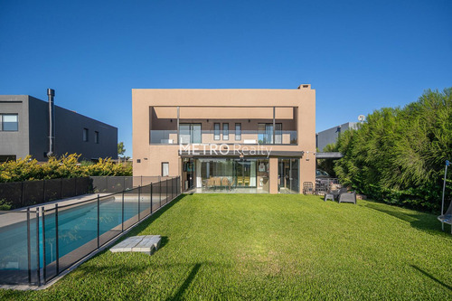Casa En Venta En Puertos Del Lago, Ceibos