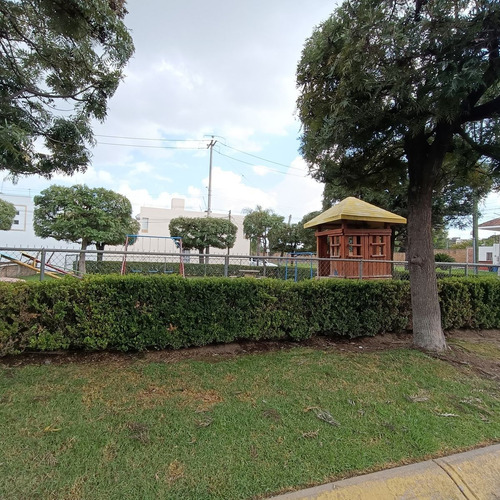 Casa En Venta En Residencial Las Moras, De Una Planta Con Doble Altura La Tijera