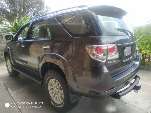 Imagen 5 de 12 de Toyota Fortuner 4x4