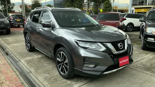 Nissan X-Trail T32 Exclusive Sec 2,5 4x4 7P