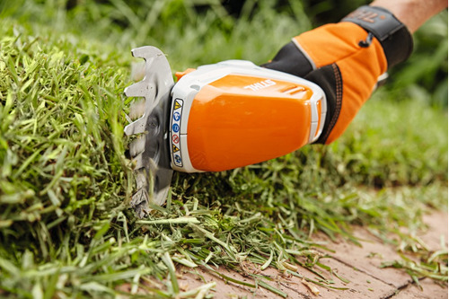 Cortacercos Mini A Batería Stihl Hsa 26 + Cargador