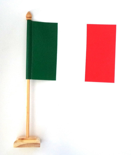 Imagem 3 de 3 de Bandeira Da Itália De Mesa - 30 Cm