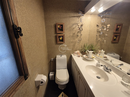 Casa En Venta De 6 Dorm.en Lo Barnechea.calle Cerrada.