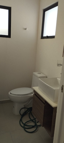 Capital Sur, Casa Nueva, 2 Rec. Con Baño C/u Ideal Para Ejecutivos!!