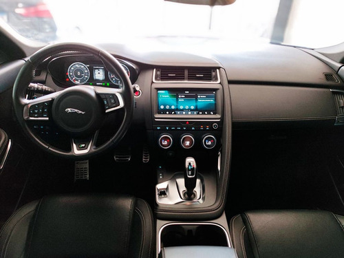 Jaguar E-Pace 2.0 16V P300 R-DYNAMIC SE AWD