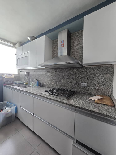 Los Palos Grandes. Alquilo Amplio Apartamento Con Terraza Y Vista