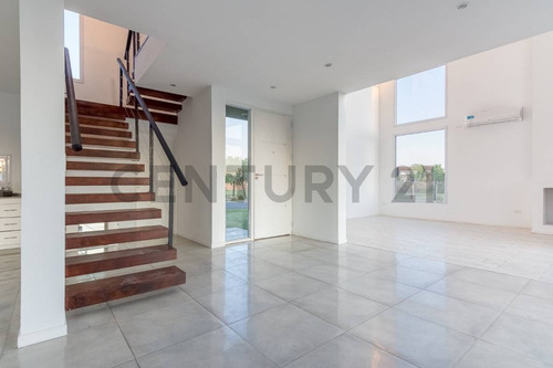 Imagen 3 de 30 de Casa En Venta 5 Ambientes En Barrio El Canton, Norte-