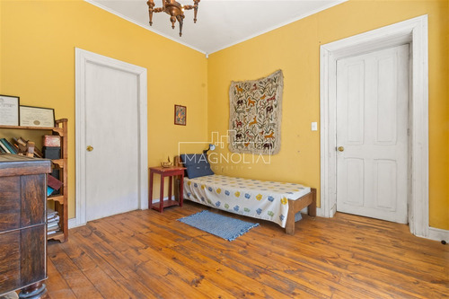Casa En Venta De 6 Dorm. En Algarrobo