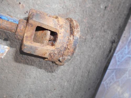 Parte De Antigua Bomba De Agua De Hierro (Usado)