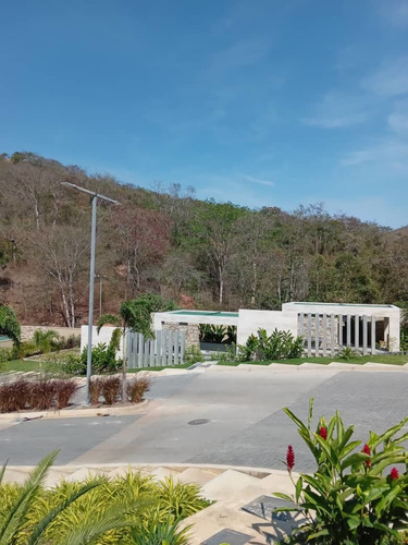 Imagen 4 de 19 de Moderno Townhouse En Cumbres De Guataparo