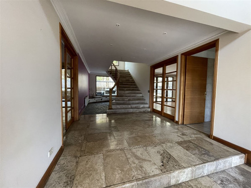 Casa En Venta De 6 Dorm. En Lo Barnechea Panoramica
