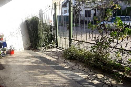 Chalet En Venta En Castelar