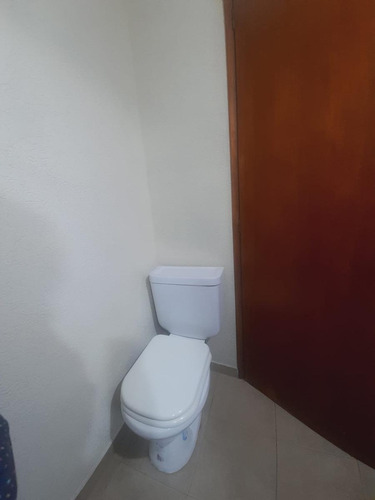 Casa En Venta - 2 Dormitorios 2 Baños - 85mts2 - Lobos