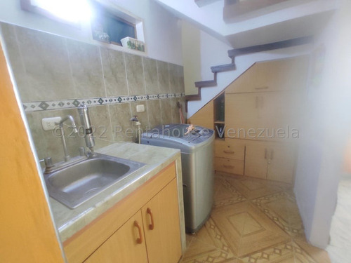 Rent-a-house Vende Bellísima Casa, Conectado A Pozo De Agua, Res. Villas Apamate, Maracay, Estado Aragua, 25-14387 Gf