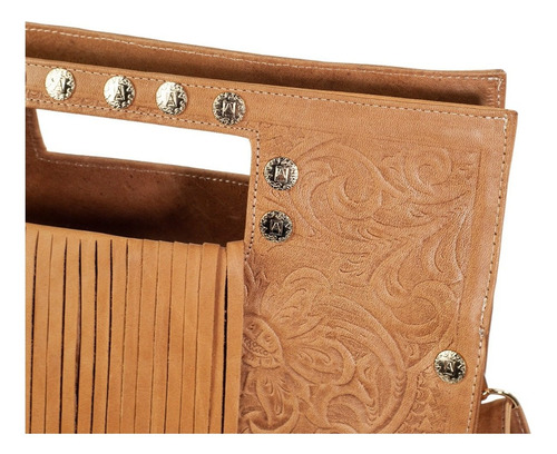 Imagen 2 de 7 de Bolso De Piel Tipo Frame Con Grabado Tipo Cincelado Bolsa