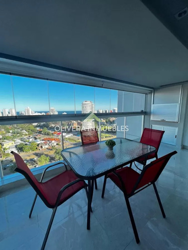 Venta Apartamento 2 Dormitorios En Edificio De Categoría, Zona Mansa, Punta Del Este