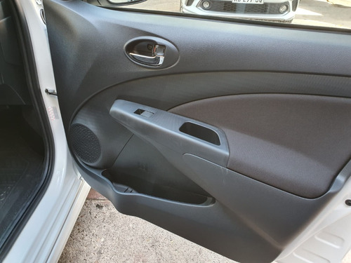 Imagen 6 de 20 de Toyota Etios Xls Pack 1.5 0km 2023
